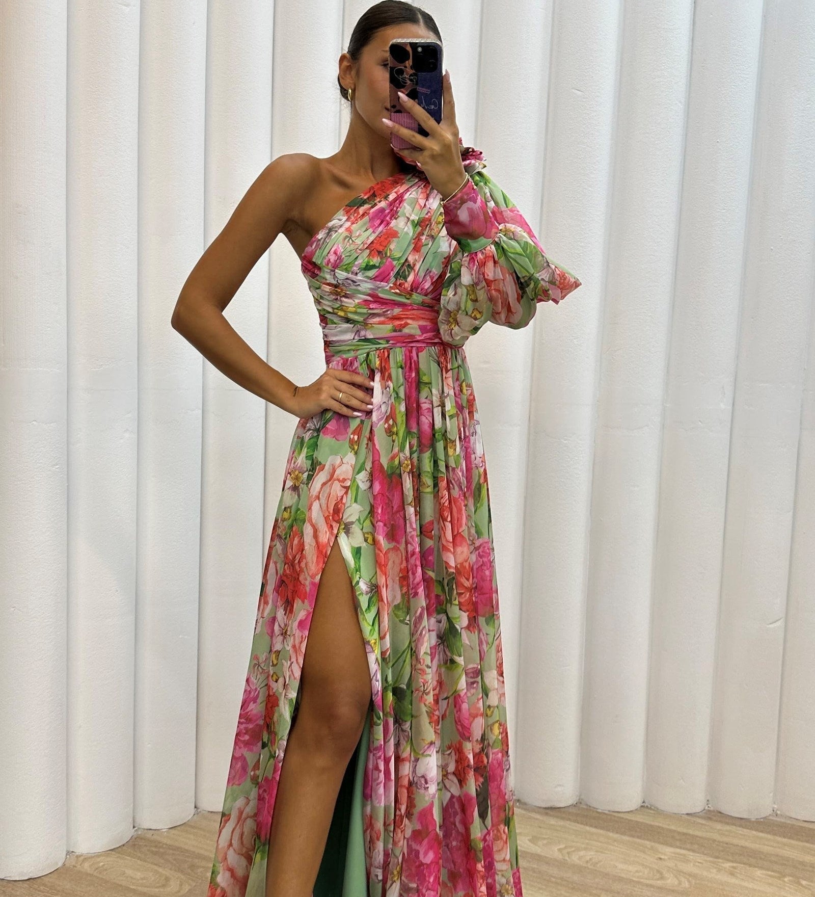 Sinéad - Elegant and Flowing Dress