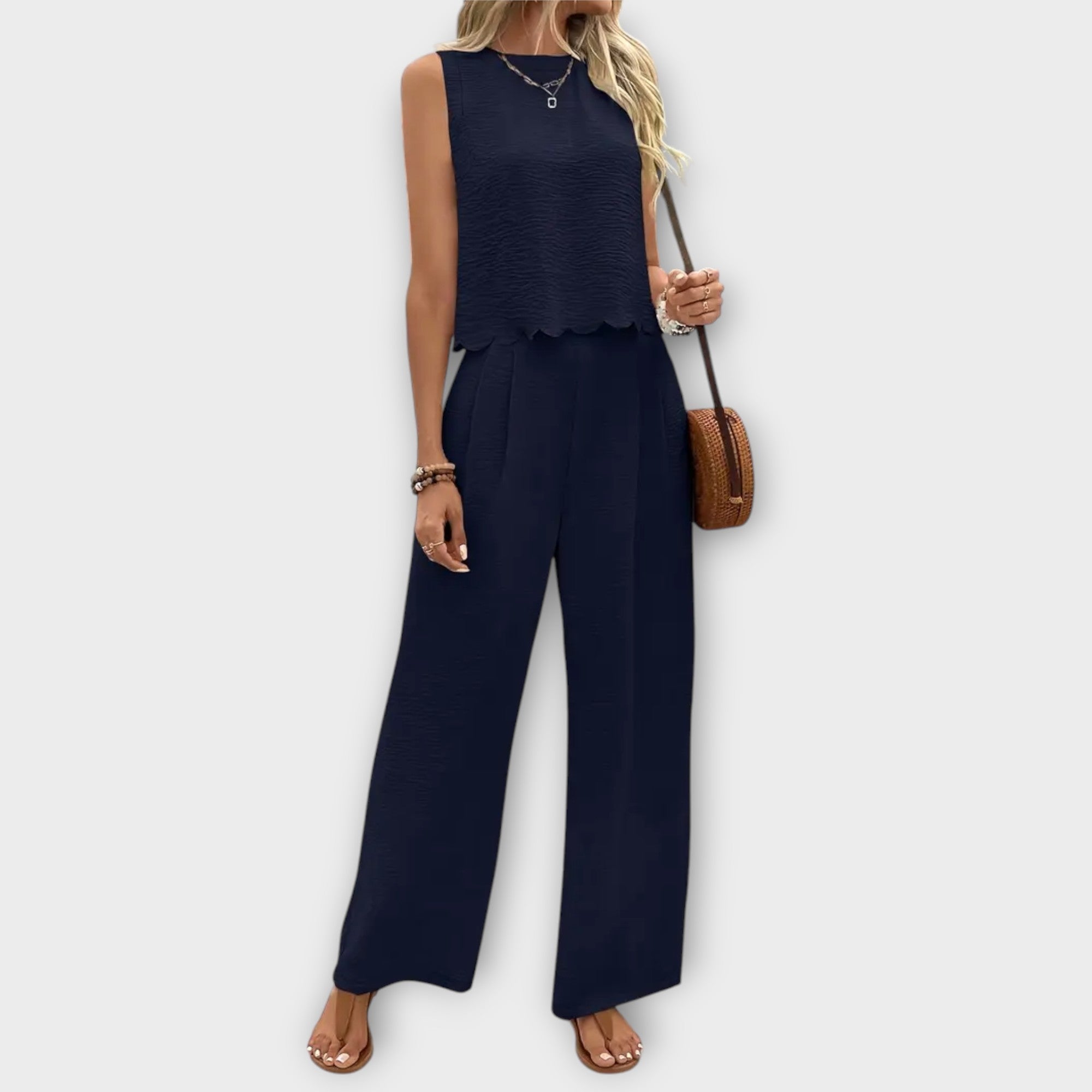 Ríona - Vest with Petals and Trousers