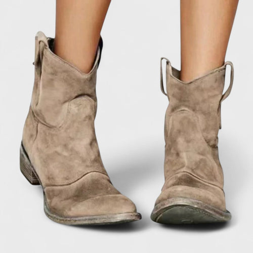 Ríona - Timeless Western Ankle Boots