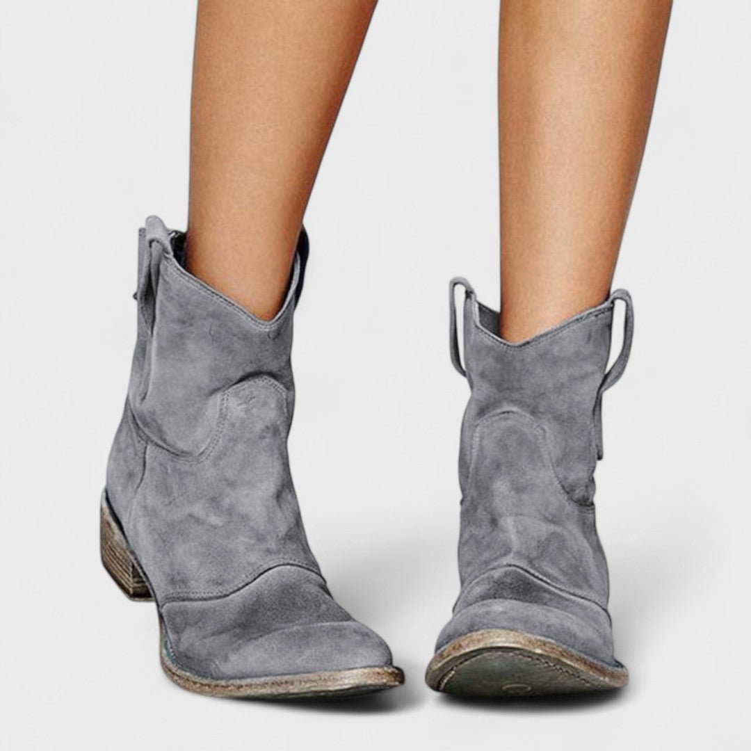 Ríona - Timeless Western Ankle Boots