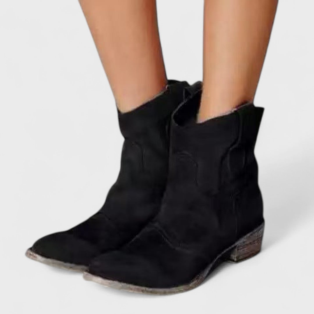 Ríona - Timeless Western Ankle Boots