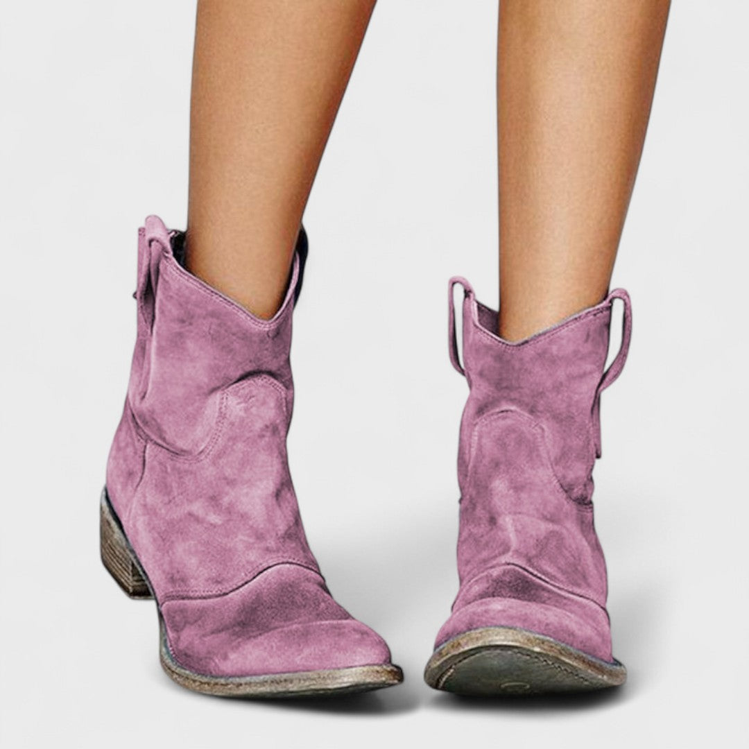 Ríona - Timeless Western Ankle Boots