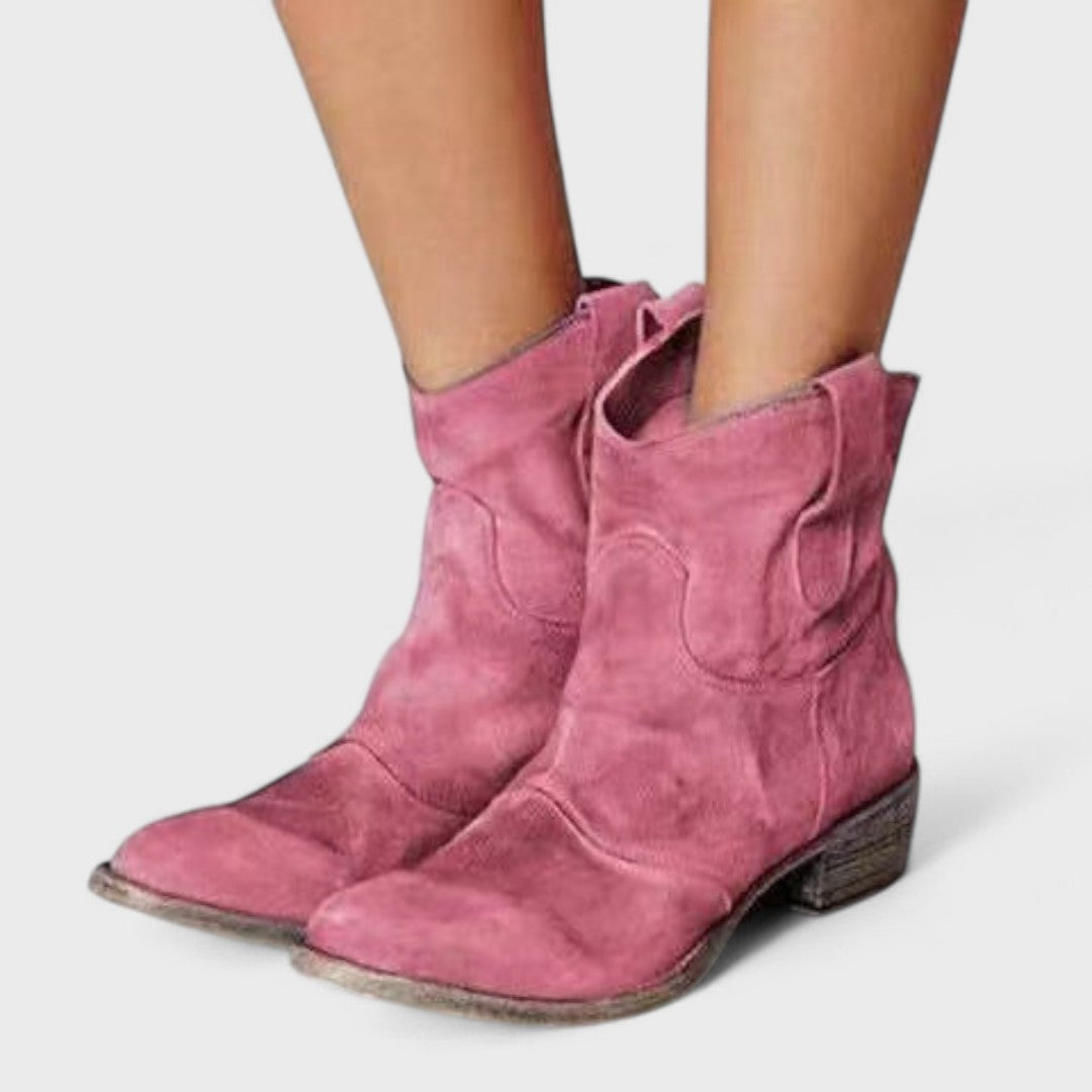 Ríona - Timeless Western Ankle Boots