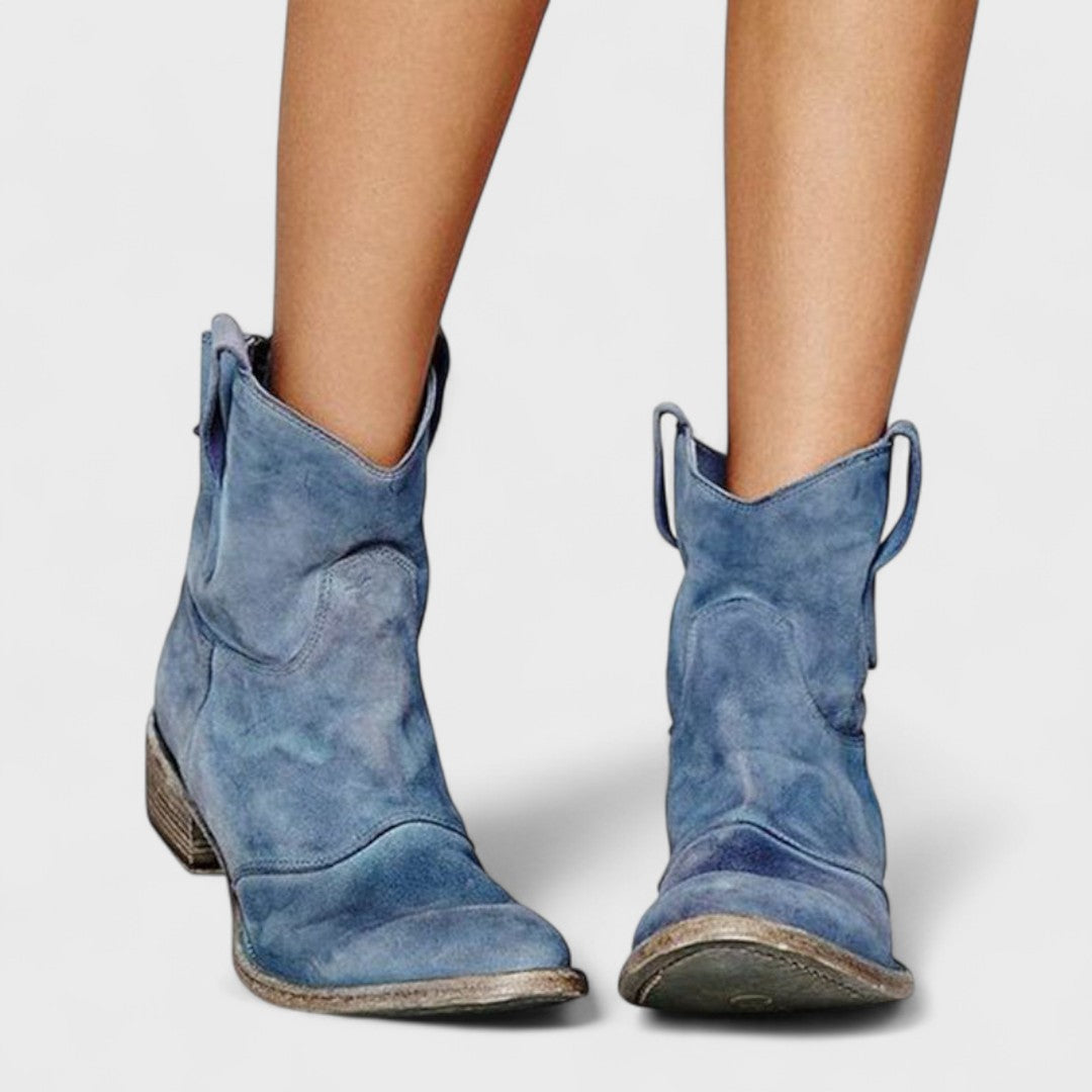 Ríona - Timeless Western Ankle Boots