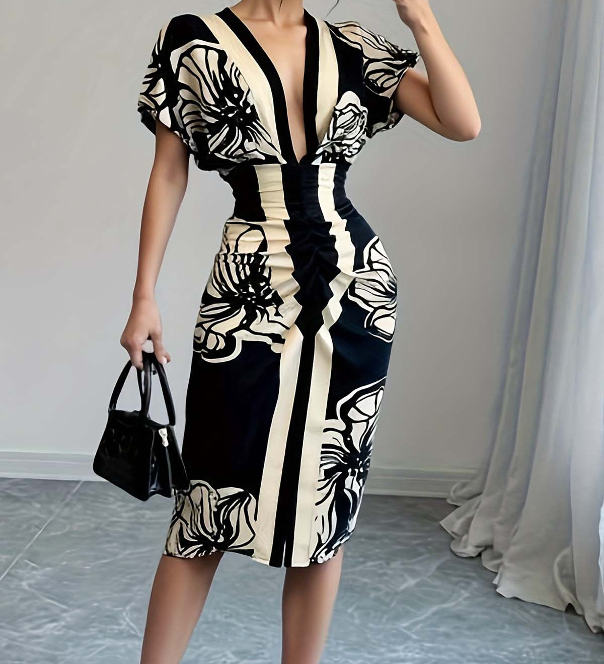 Aoife - Chic Pleated Dress