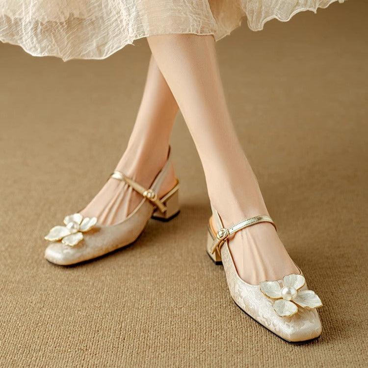 Síomha - Elegant Shoes with Floral Detail